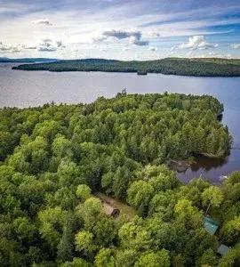 Immaculate Log Cabin on Moosehead Lake