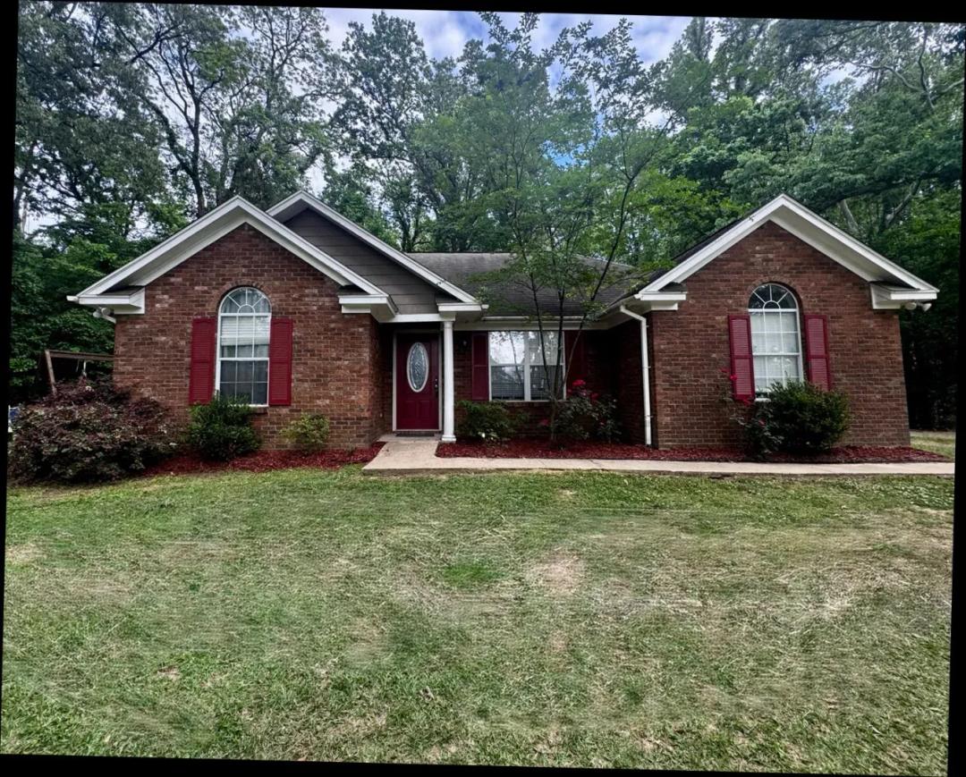 Home in Yazoo County at 1830 Woodlawn Avenue in Yazoo City, MS