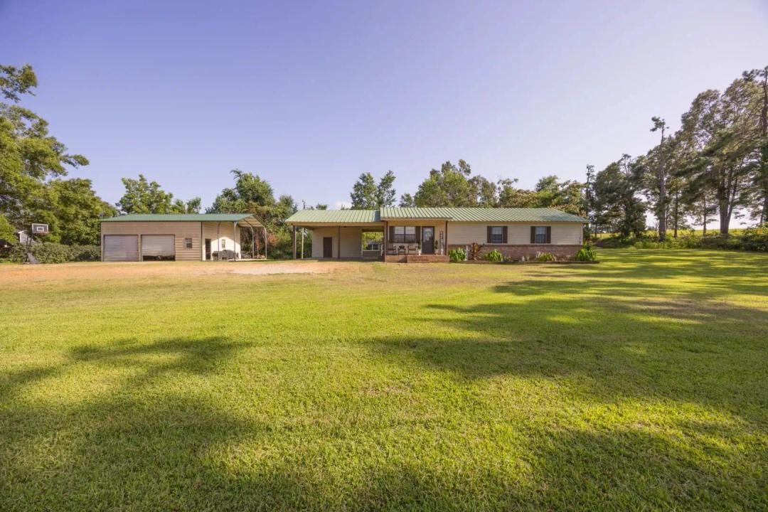 Home on 1 Acre Corner Lot iin Panola County, MS 