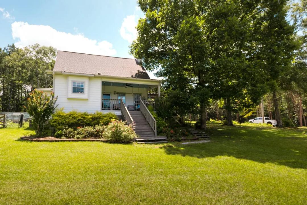 Peaceful Waterfront Living in Rankin County Just Minutes from Town