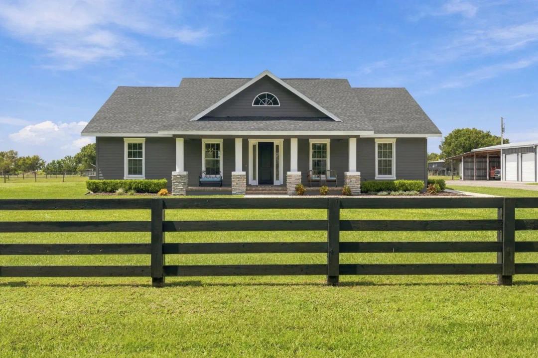 Colding Loop Modern Farmhouse