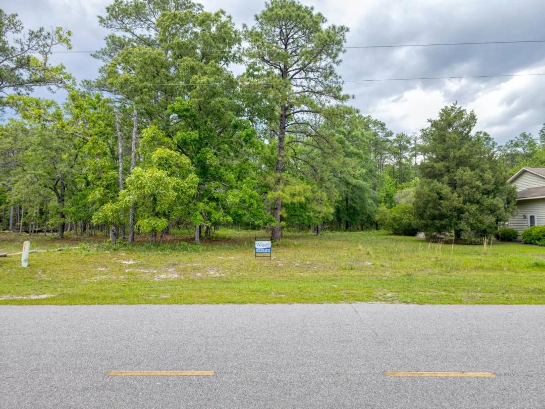 Perfect interior lot located in waterfront community!