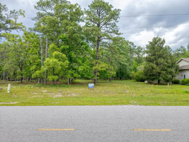 Perfect interior lot located in waterfront community!