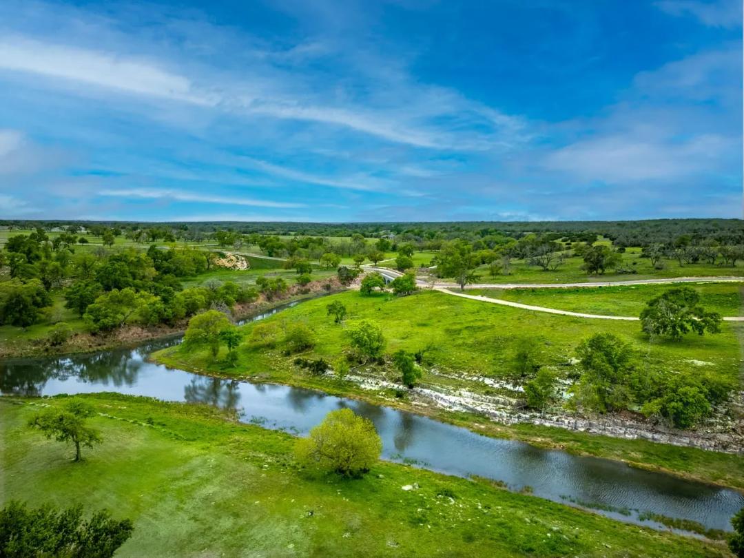 55 Pack Saddle Dr, Harper, TX 78631