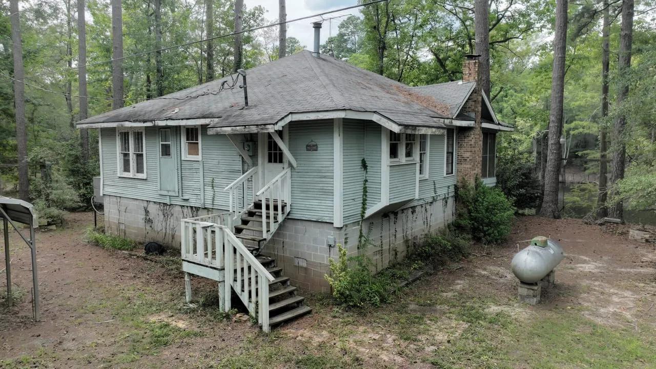 26024328-44