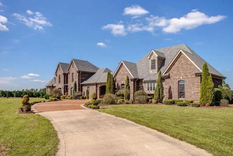 Luxury Custom-Built Country Home On 58.60 Acres
