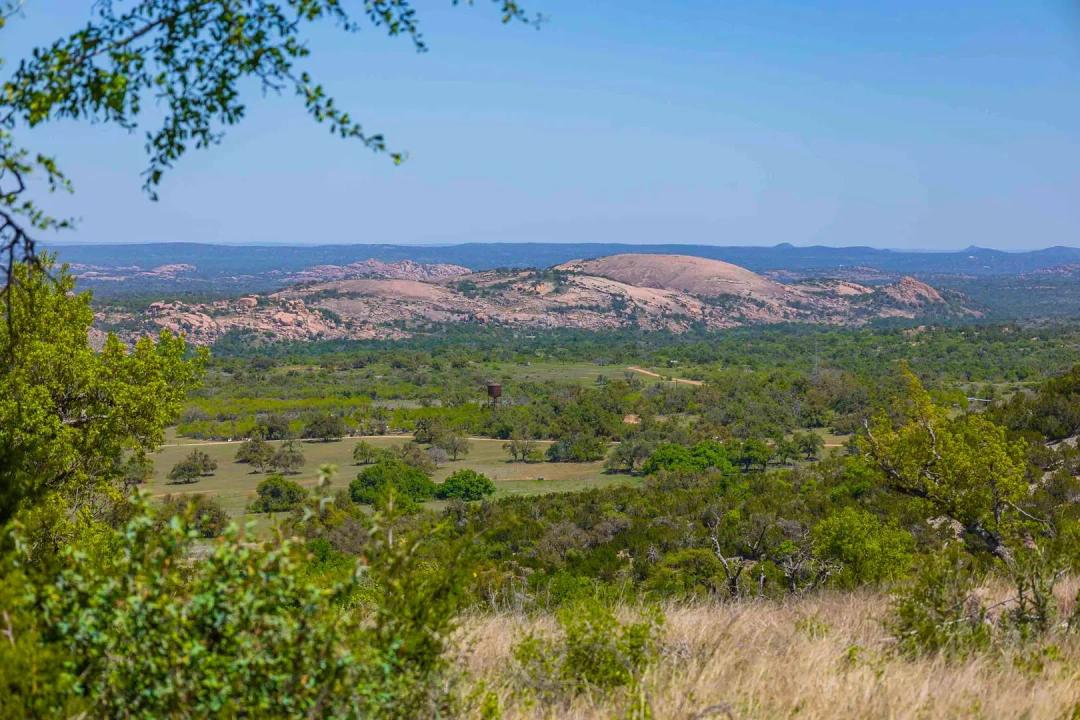 743 Welgehausen Rd, Fredericksburg, TX 78624