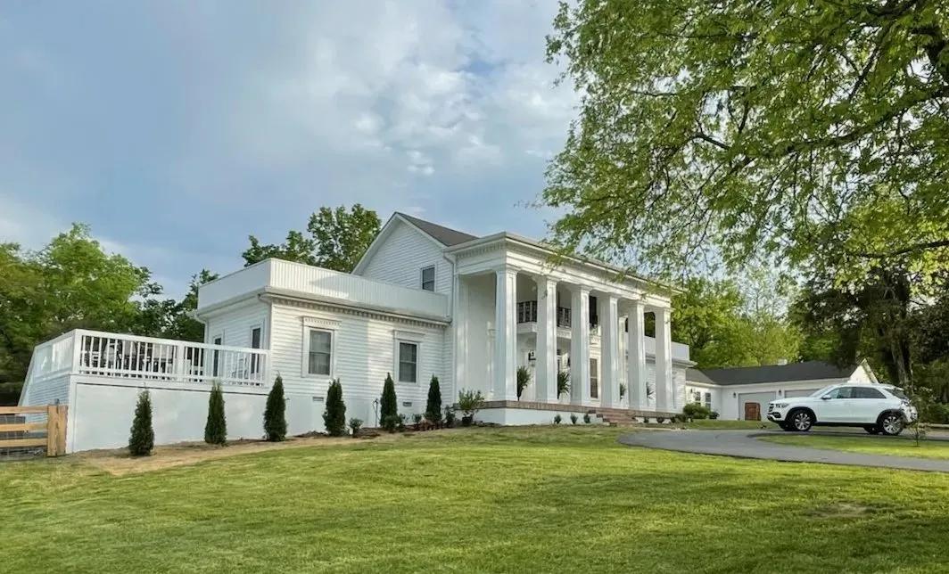 Middle Tennessee Historic Home--31 Acres--Barn--Fenced