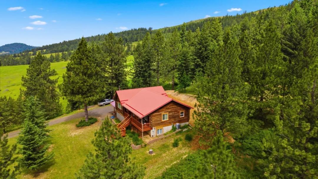 Private 6.76 Acres | Log Home | Views | Guest Quarters