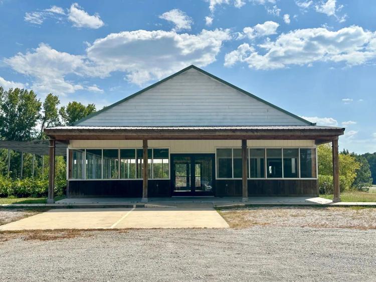 6.7 Acres with a Commercial Building in Winston County, MS