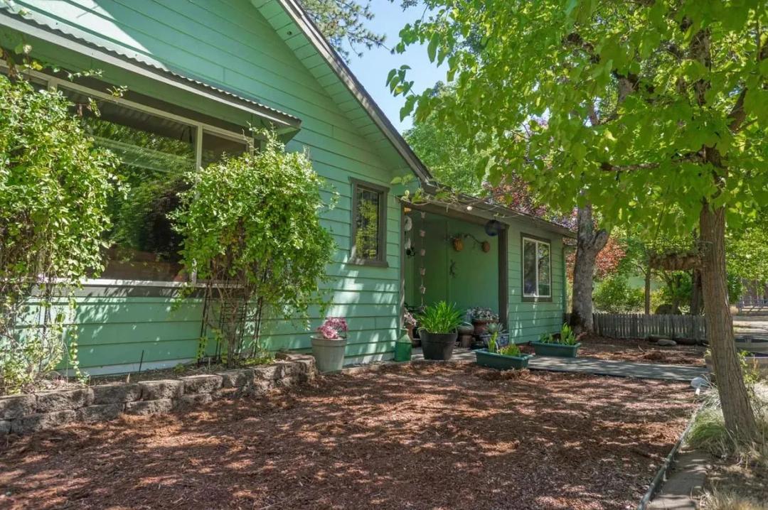 GRACIOUS  COUNTRY  HOME  WITH  ADU
