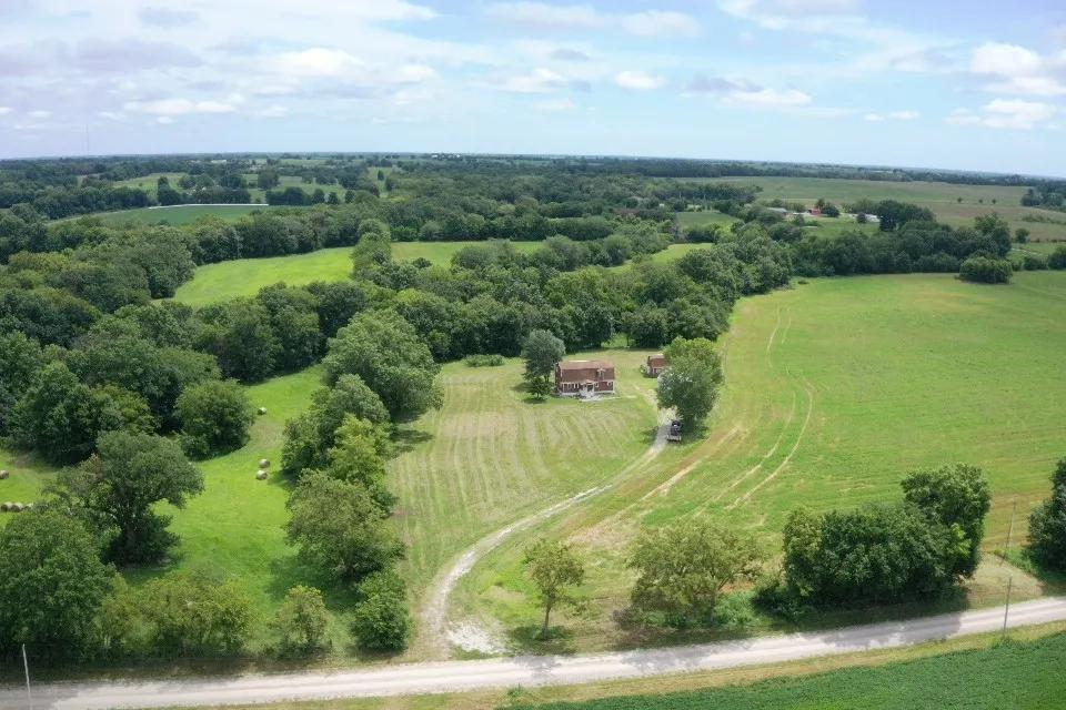 Farm Country Life La Monte Missouri Home and Acreage