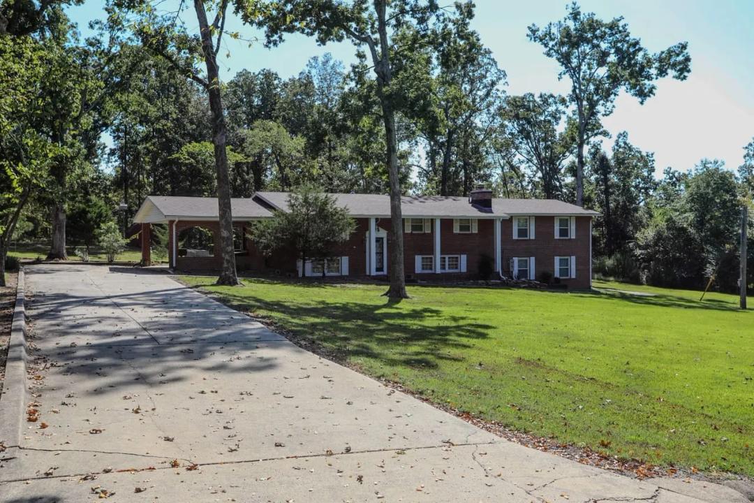 4 bedroom brick home for sale in Poplar Bluff, MO 