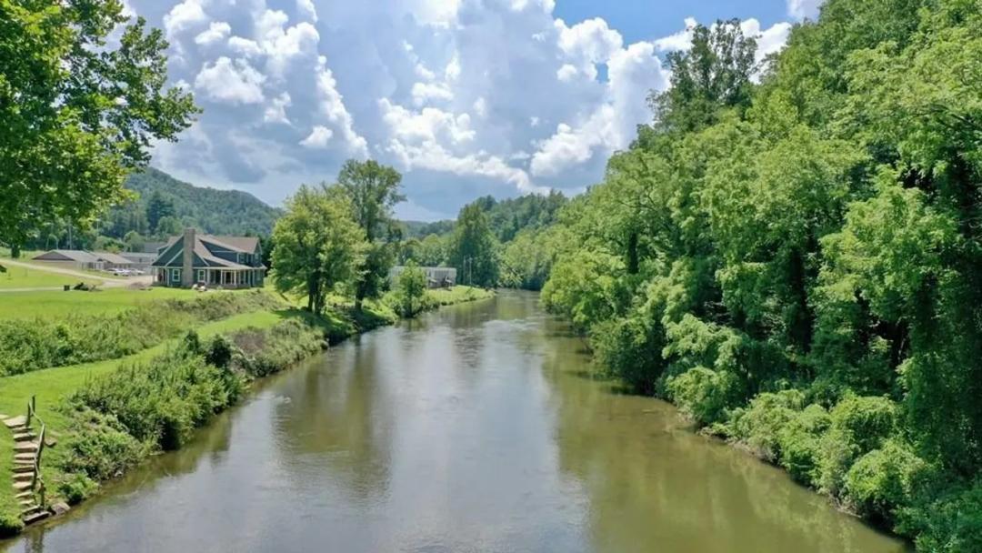 0.27+/- Acres - Lot 4 Bayside Drive, Jackson County!