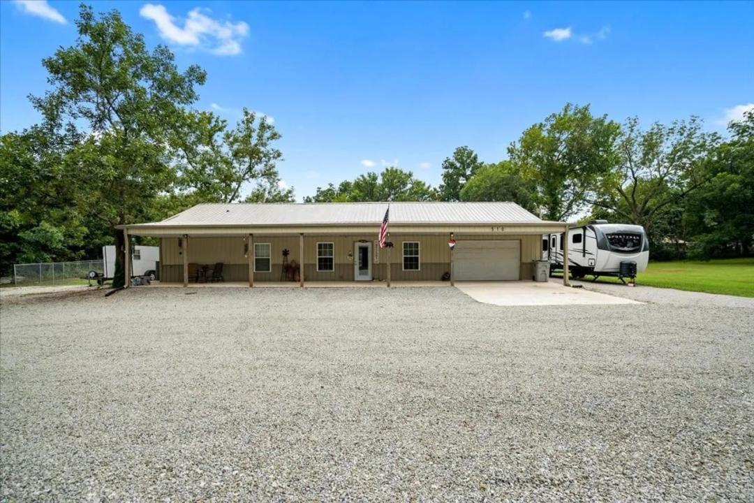  Welcome to 510 E Main St in Beggs!