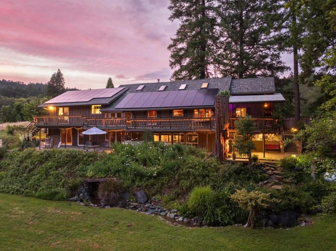 8489 Redwood Highway
