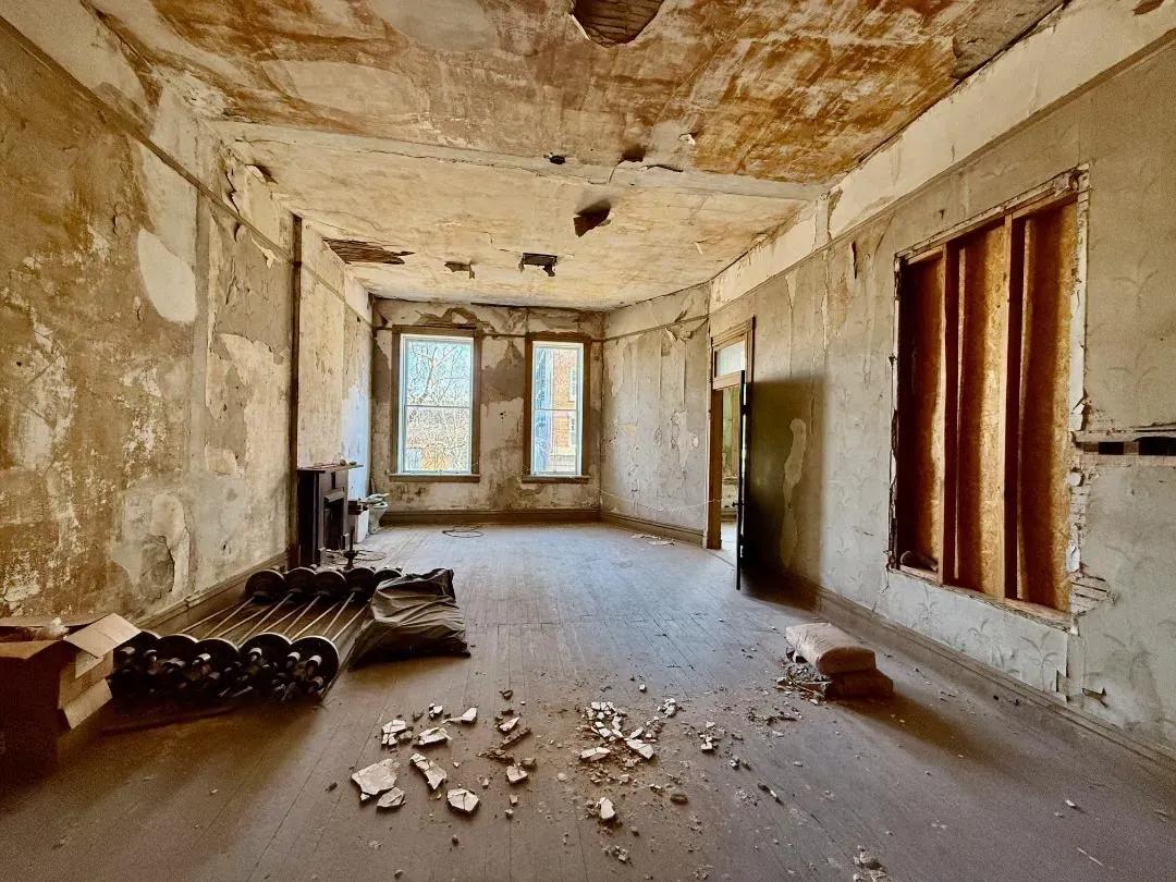 MLH Upstairs Pic 16