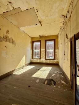 MLH Upstairs Pic 6