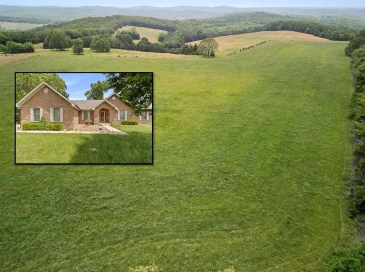 Cattle Ranch in Ozark County, Missouri for Sale - Borders Mark Twain National Forest