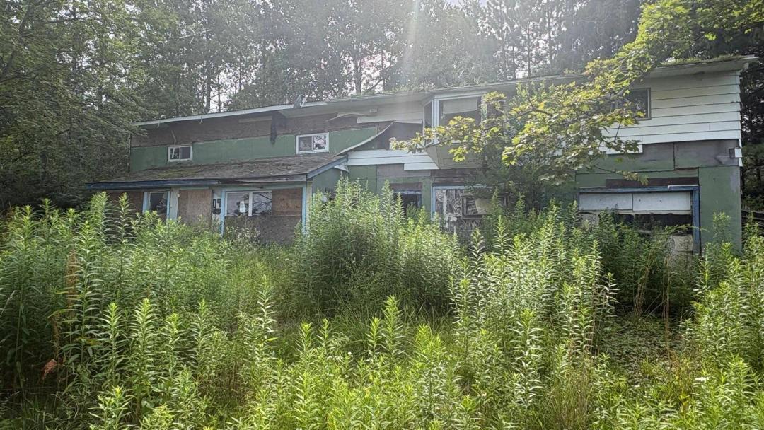 Vacant Land with Two Structures and Beautiful Views