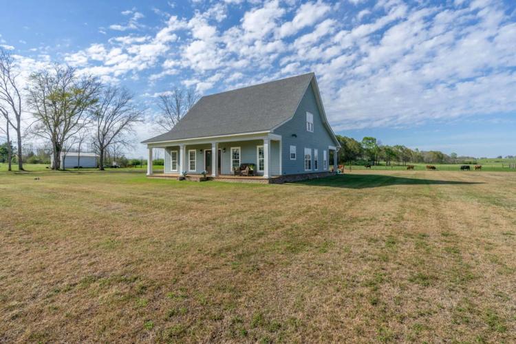 Beautiful Home and Barn 2 miles from Downtown Greenville