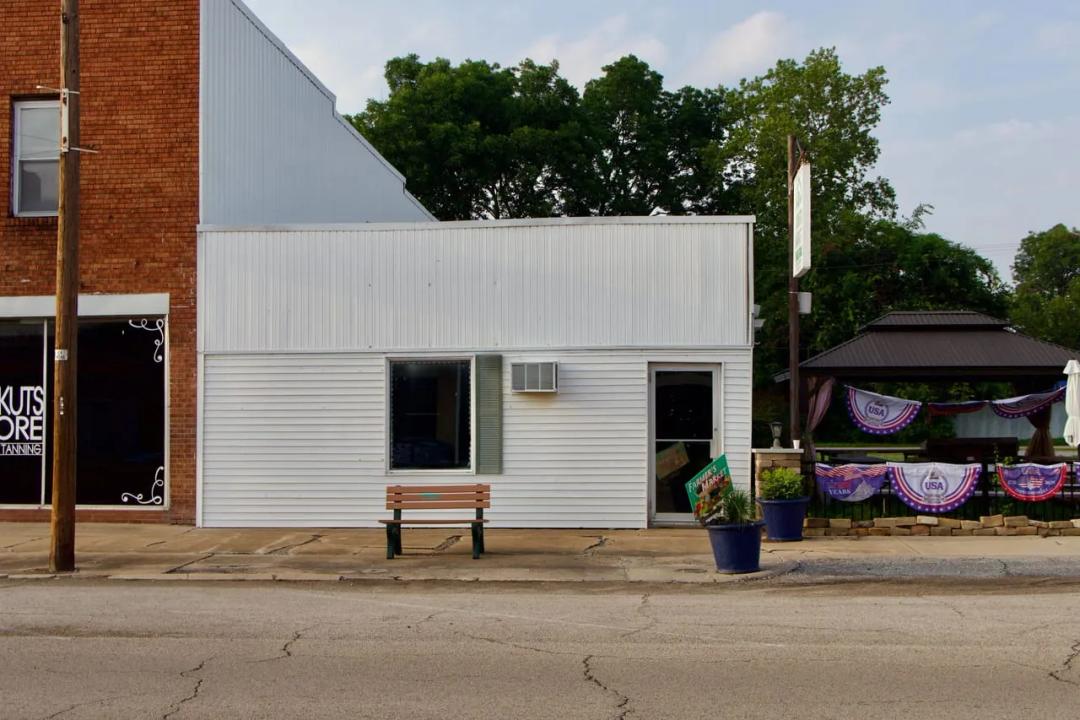 129 W Yoakum Ave, Chaffee, MO-Scott Co. 