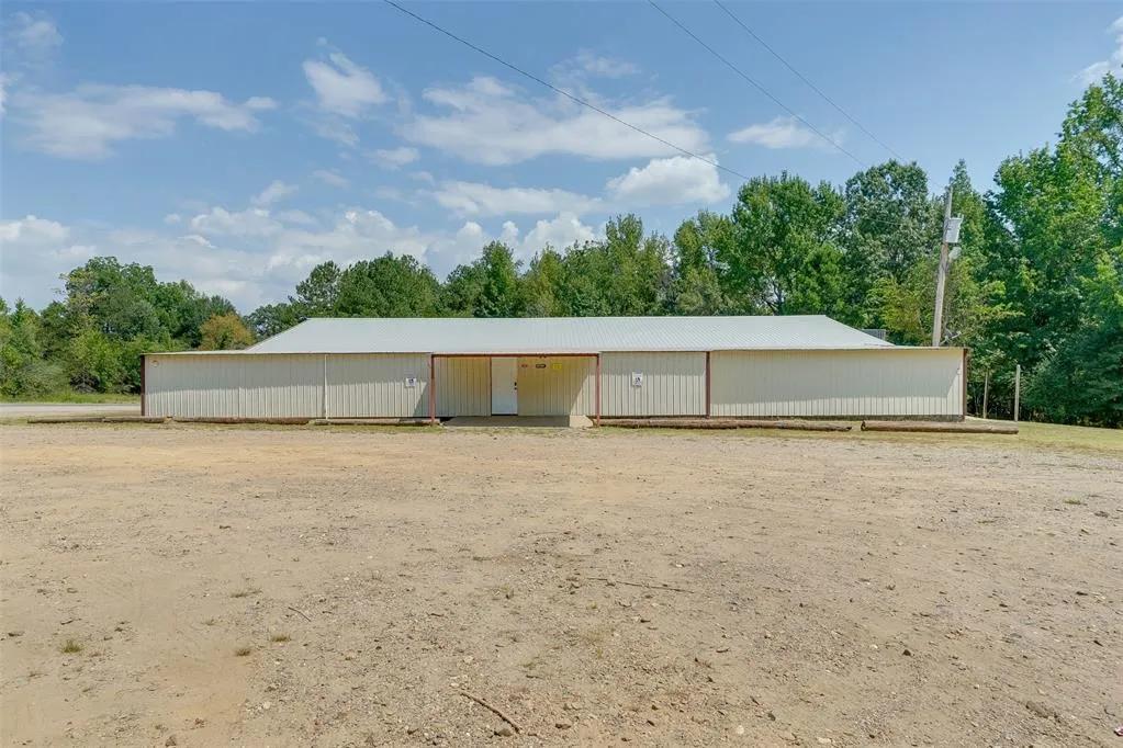5 Bedrooms4 Bathroom on 2.25 Acres at 13340 E US Hwy 70