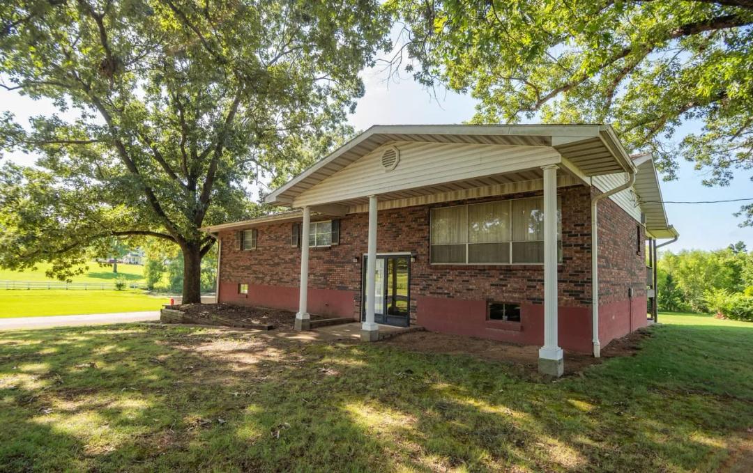 Inviting 3-Bed 2-Bath Poplar Bluff Home For Sale