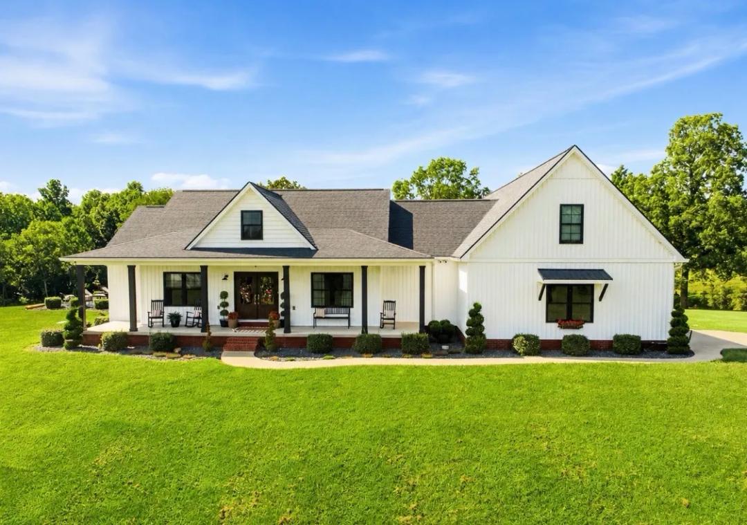 Beautiful Home on 60 Acres!