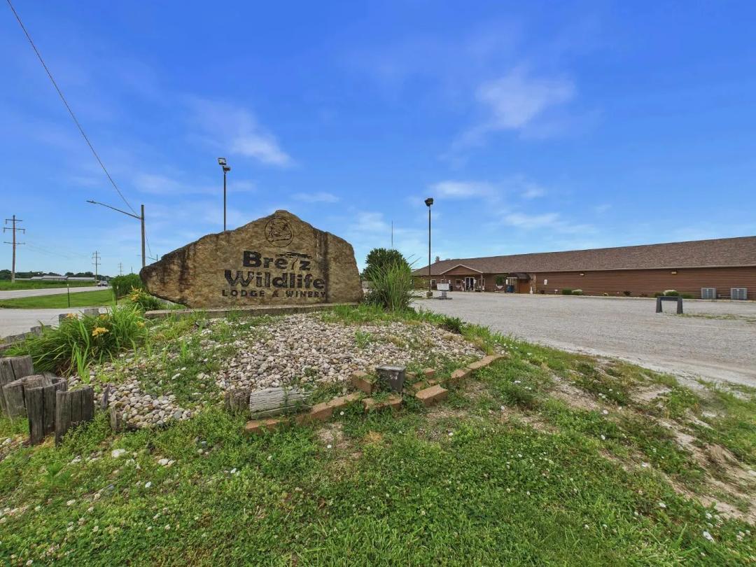 Premier Hospitality, Entertainment & Event Venue Near Carlyle Lake– Clinton County