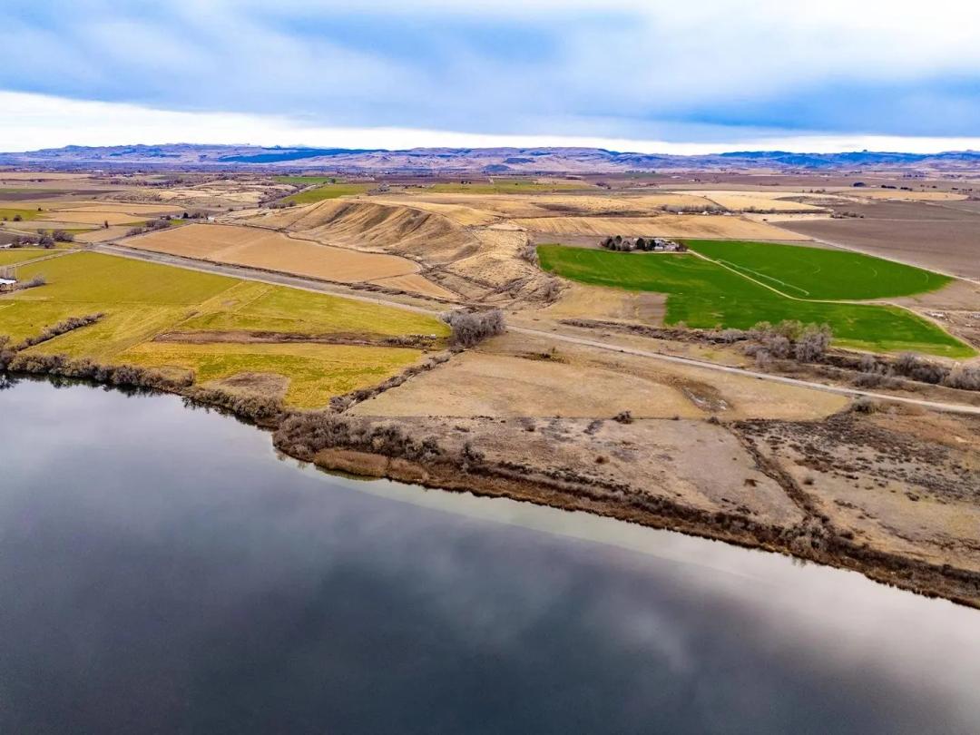 Snake River Waterfront Farm