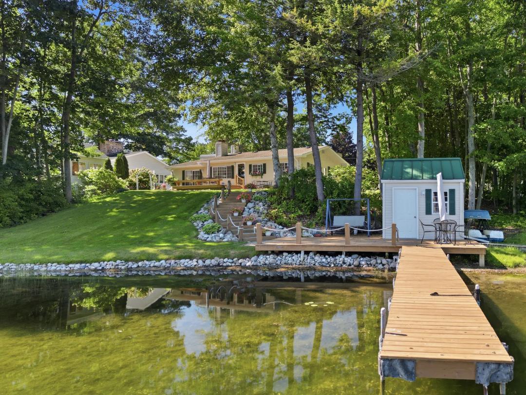Lynwood Lane Horsehead Lake