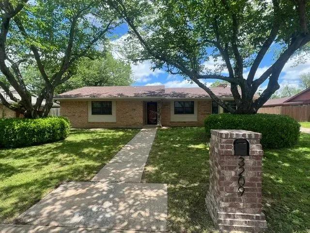 Beautifully Updated Home in Nice Neighborhood in Sherman TX