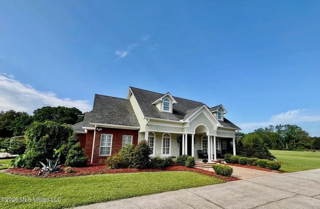 Lawrence Co MS Spacious 6-BR Retreat on 2 Acres with Pool 