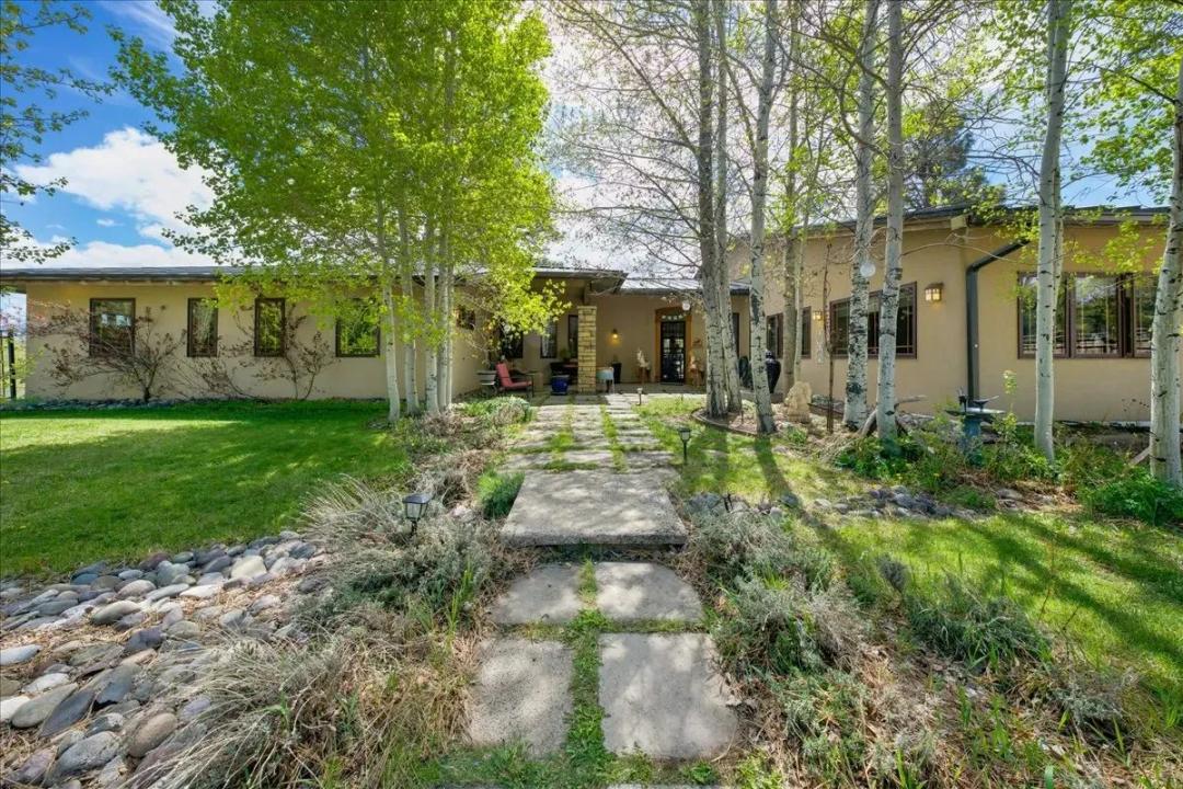 Luxury Mountain Horse Property in Montrose, CO on 35 Acres