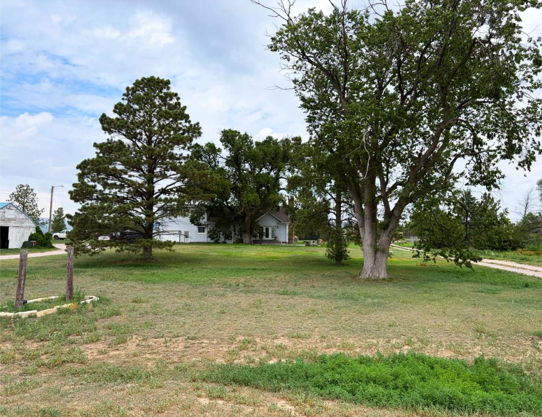 16 Acres, Box Butte Country Acreage and Feedlot