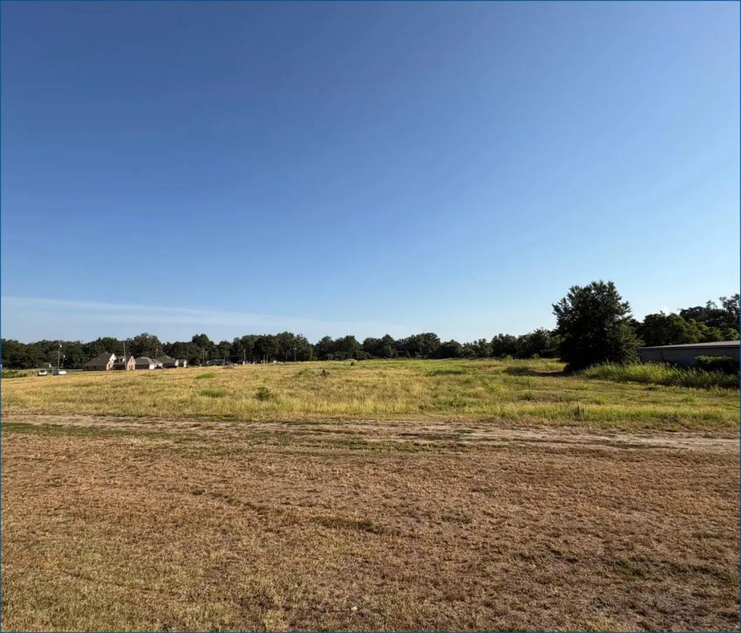 12.4 Acre Lot in Bolivar County at 701 Memorial Drive in Cleveland, MS