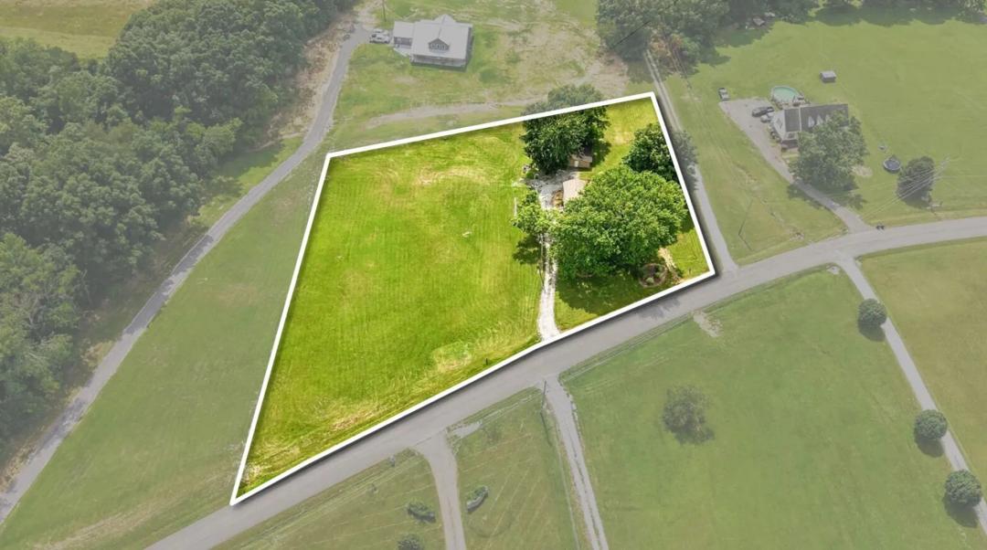 Auction Notice !!! 3 Bedrooms / 1.84 Acres / New Survey