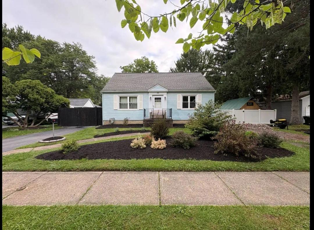 House with Garage in North Tonawanda NY 1340 Parkview Dr
