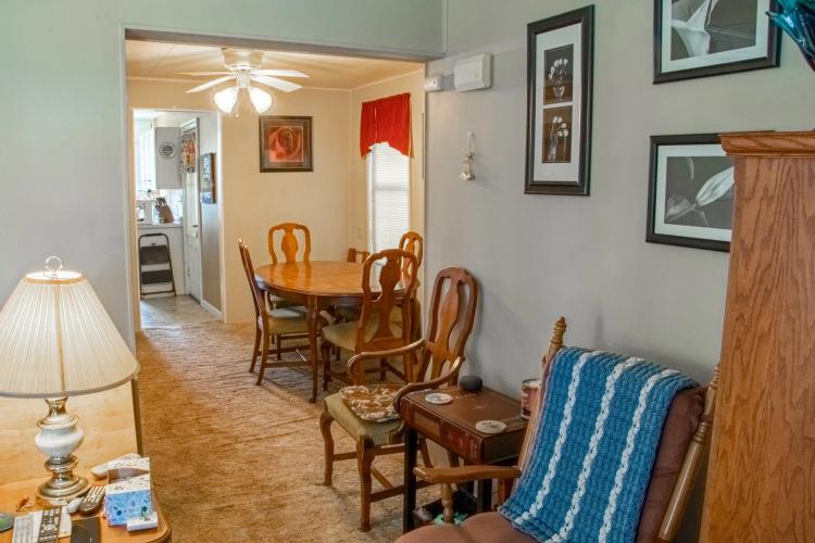 Charming 3 Bedroom, 1.5 Bath House in Lansing Iowa