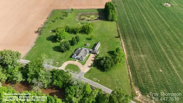 Spacious Country Living on the Bayou!