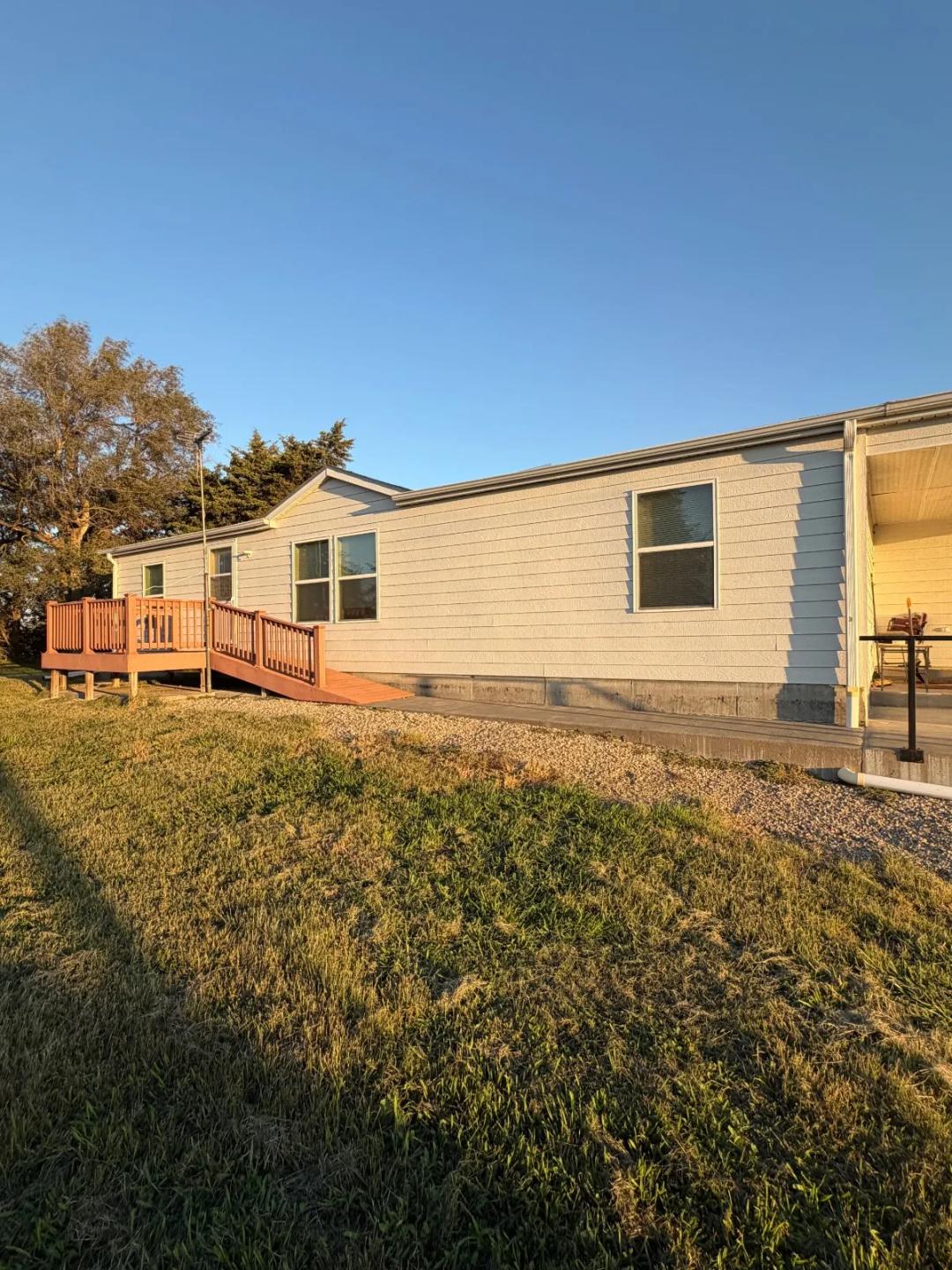 HOUSE AND BUILDINGS ON 8.53 ACRES UP FOR AUCTION