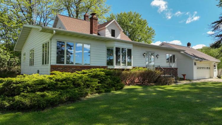 Premier Farmstead for Sale in Juneau County, Wisconsin