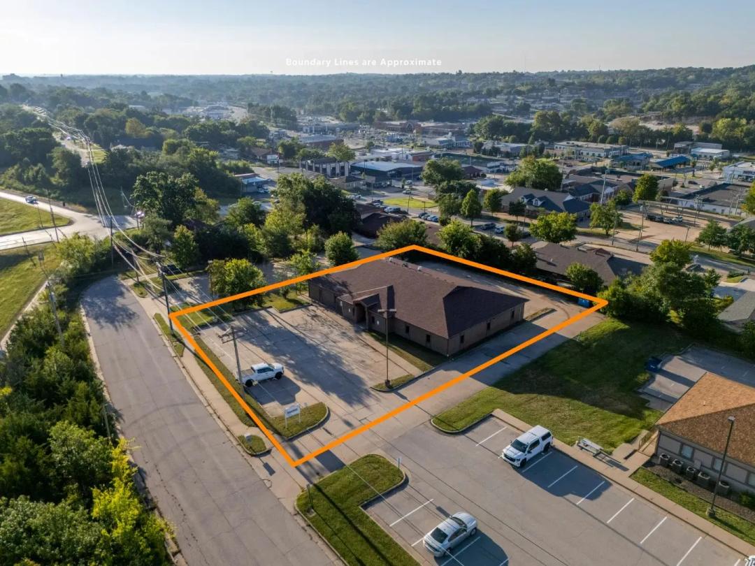 2009 St. Marys Blvd, Jefferson City, Cole County, MO 65109 for Sale at Auction – Wohletz Commercial Building