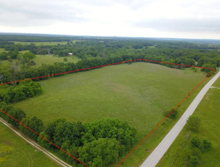 20 Acres right off of Blacktop Highway
