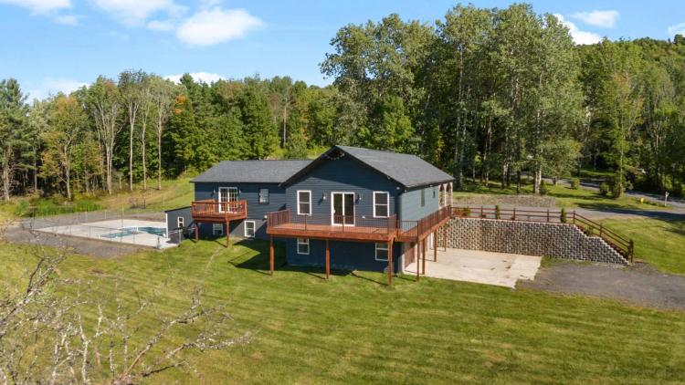 5 BD, 3 BA home on 18 Acres with Beautiful Valley Views!