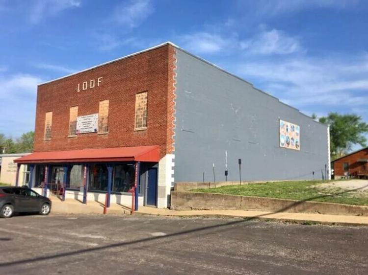 9,600 Sq Ft Commercial building, Two Story, Great Location 2 Bath, Kitchenet