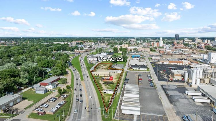 Prime Commercial Opportunity: 1.7 Acres on Chestnut Expressway with Versatile Building Space and Income Potential for Sale