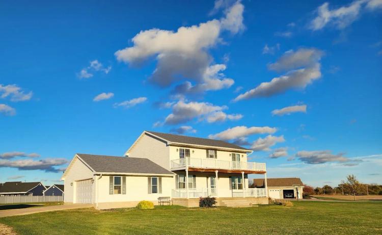 large 6 bedroom and 3 1/2 bath home for sale