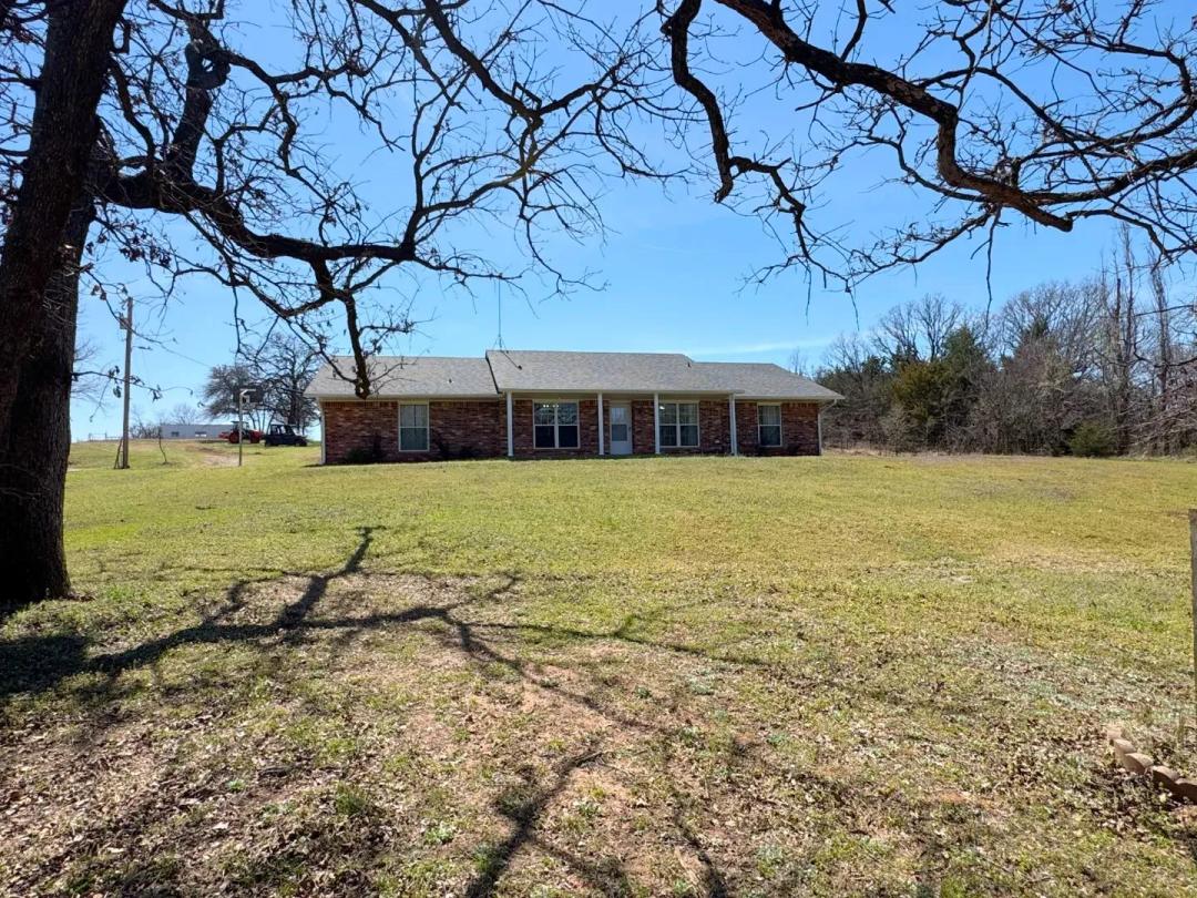 Country Home in Wellston, Oklahoma for Sale on 25 Acres